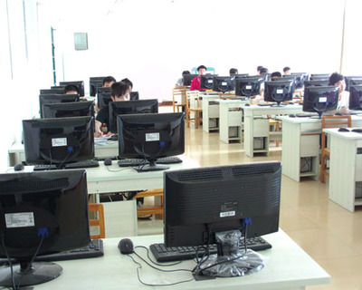 廣西經(jīng)濟(jì)職業(yè)學(xué)院計算機(jī)應(yīng)用技術(shù)(計算機(jī)多媒體方向) 培養(yǎng)數(shù)字時代創(chuàng)意與技術(shù)融合的復(fù)合型人才